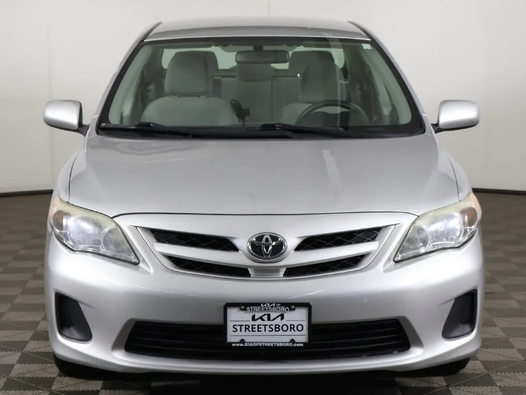 Used 2011 Silver Toyota LE image 6