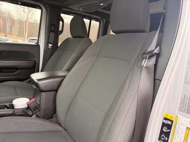 Used 2024 Silver Zynith Clearcoat Jeep Sport S image 11