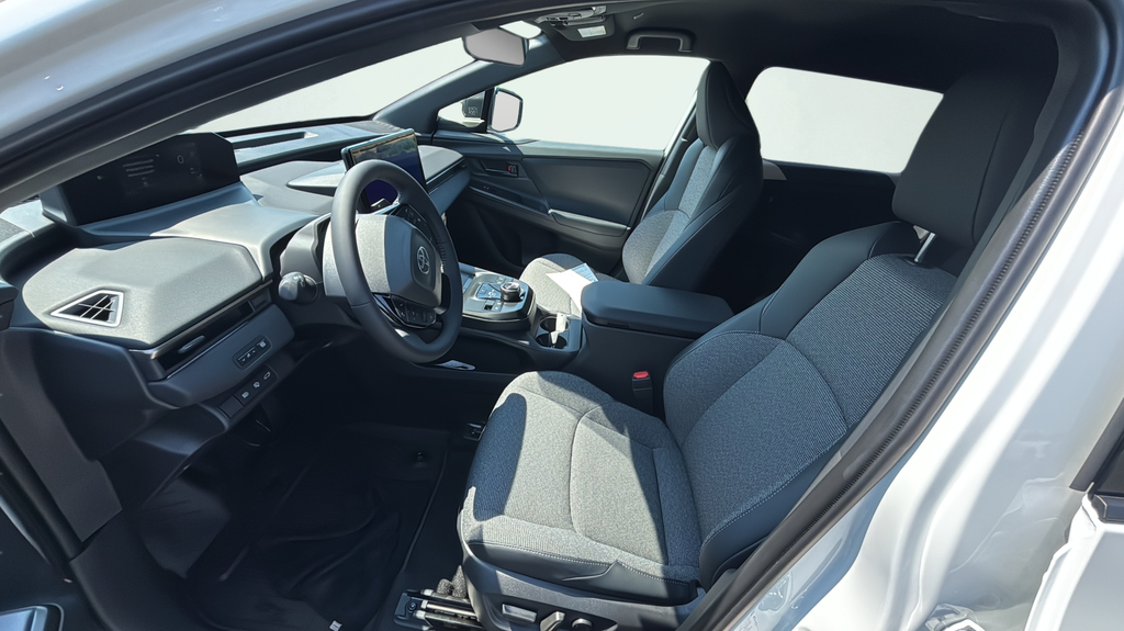 New 2026 Wind Chill Pearl Toyota XLE image 37