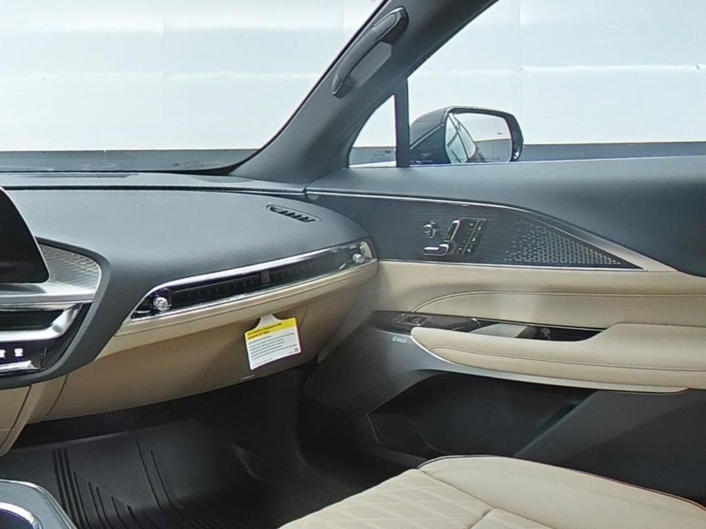 2025 Cadillac LYRIQ Luxury 3 - Photo 11