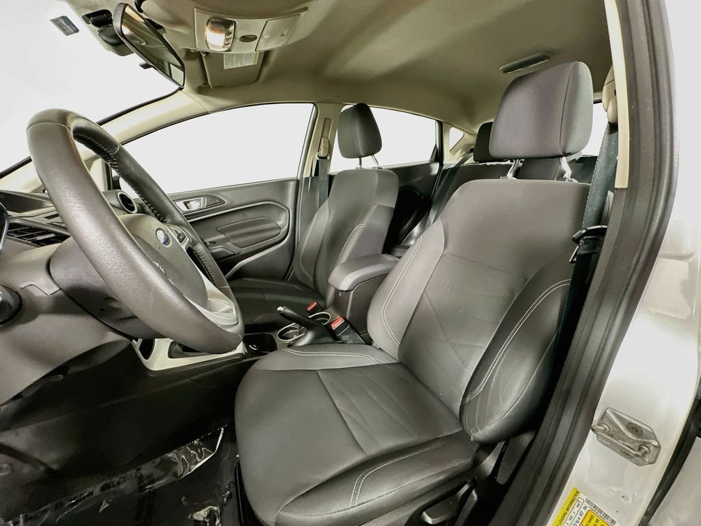 Used 2016 Oxford White Ford SE image 11