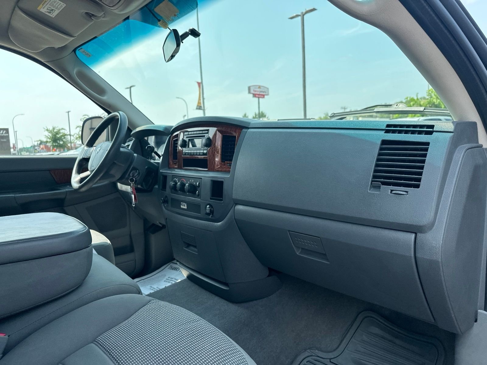 Used 2006 Black Dodge SLT image 28