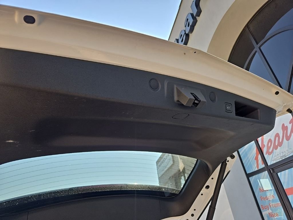 Used 2023 White Chevrolet Premier image 89