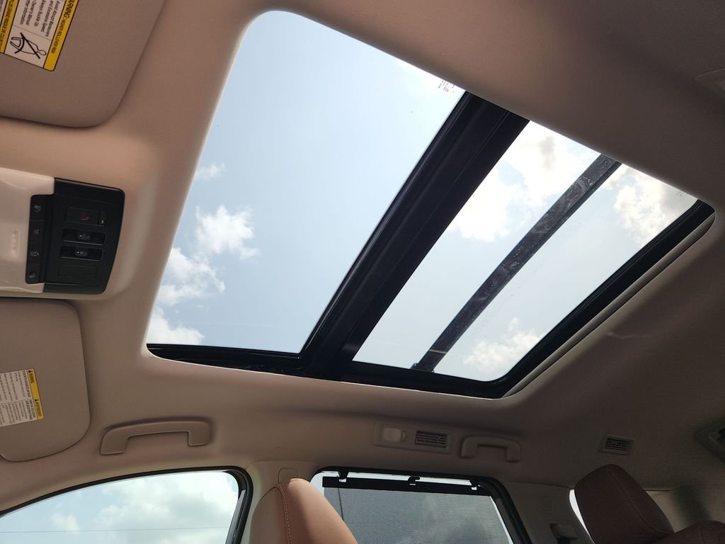New 2026 Boulder Gray Pearl / Super Black Two-tone Nissan Platinum image 14