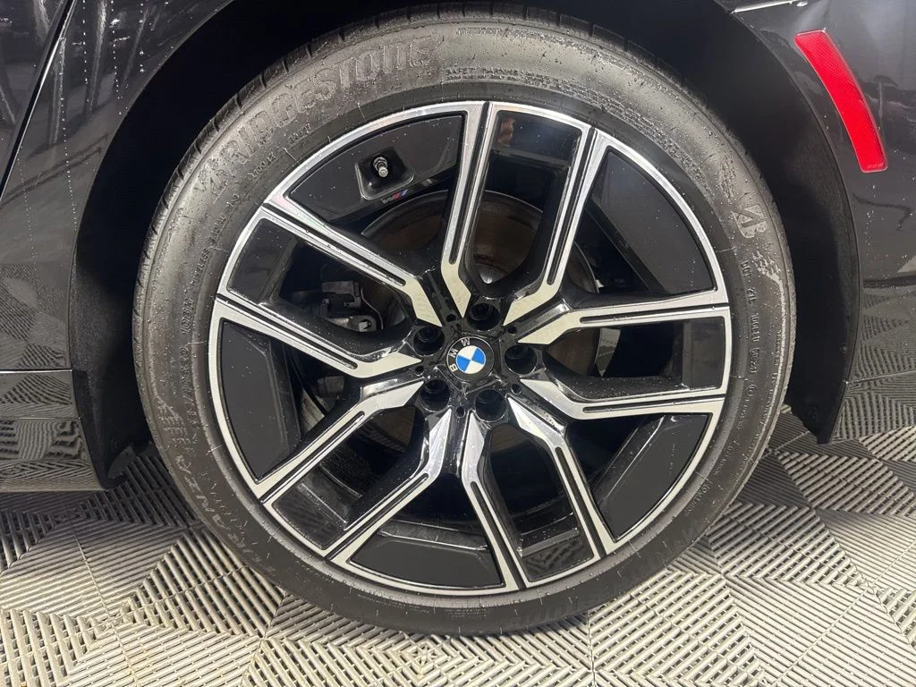 Used 2025 Black Sapphire Metallic BMW 740i xDrive image 11