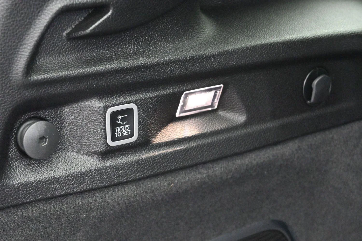 Used 2023 Diamond Black Crystal Pearlcoat Jeep Overland image 11