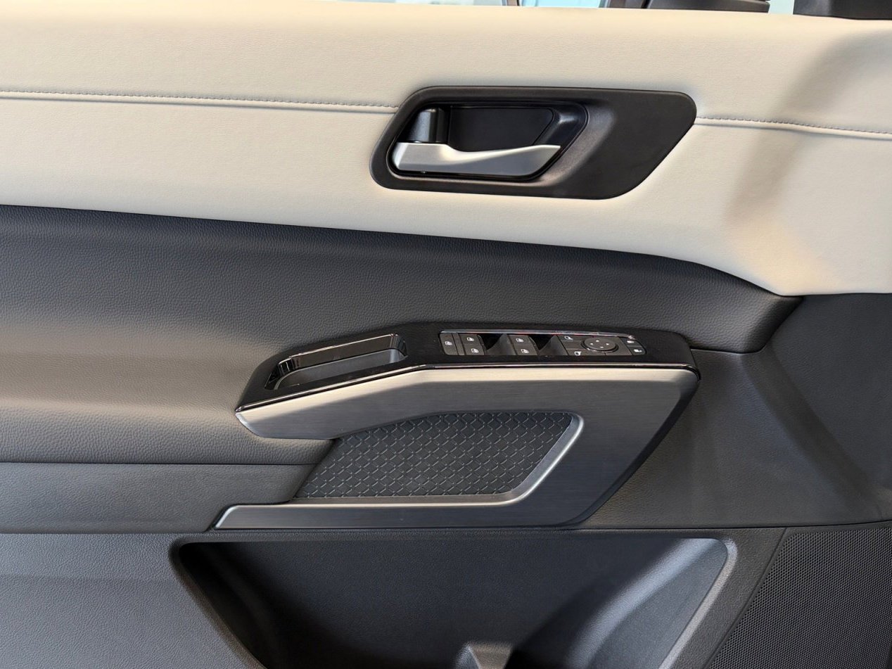 New 2026 Gun Metallic Nissan SL image 32