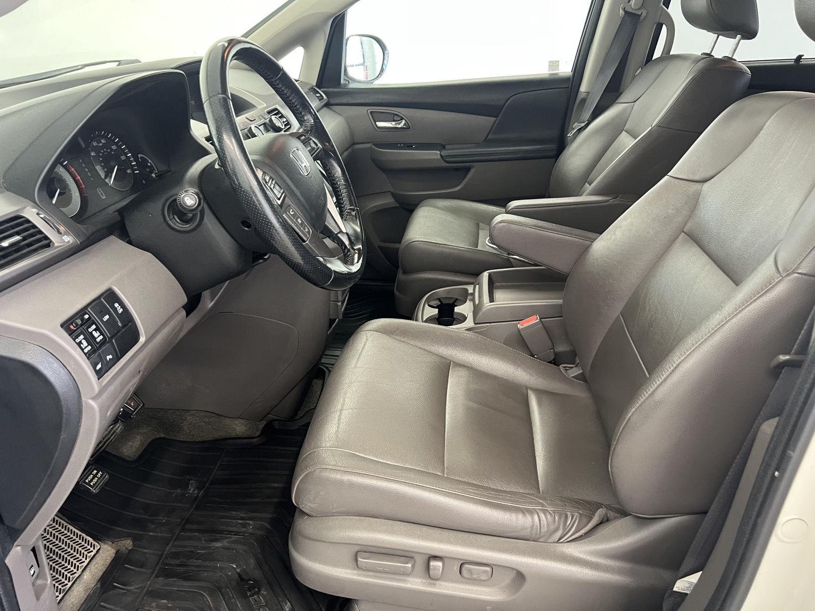 Used 2017 White Diamond Pearl Honda Touring image 13