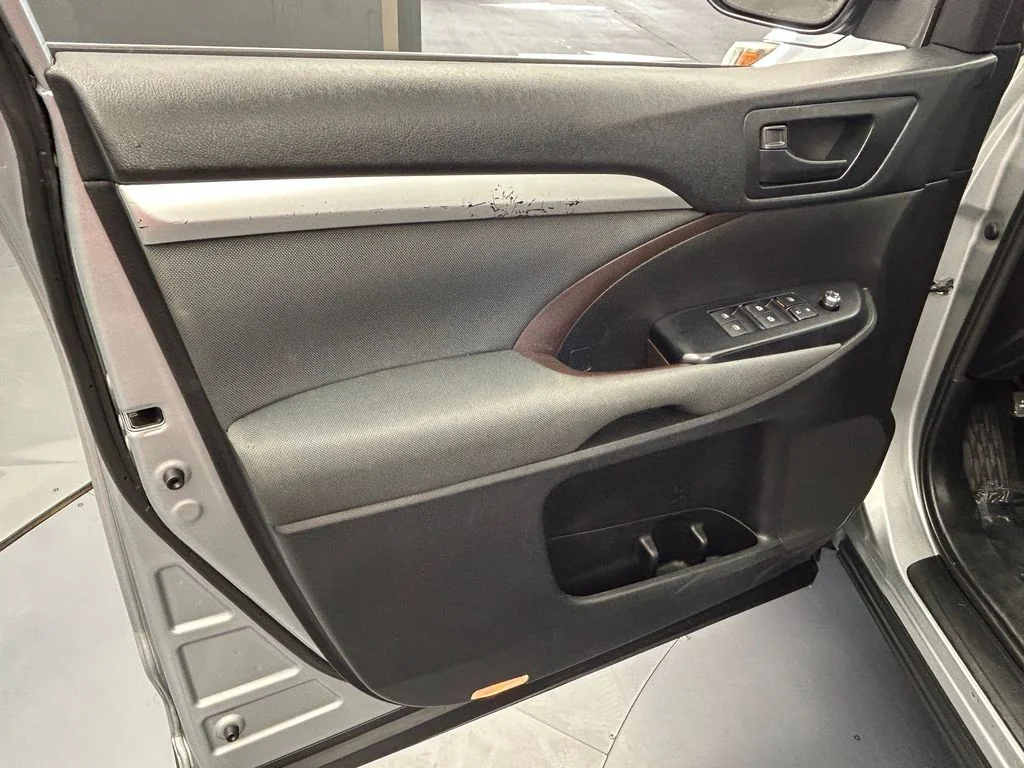 Used 2019 Celestial Silver Metallic Toyota LE image 11