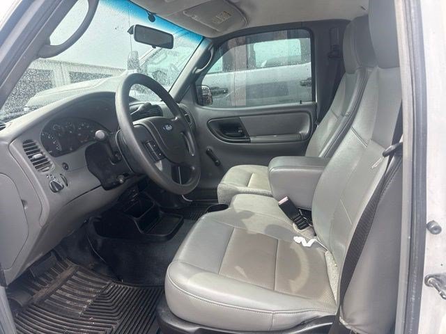 Used 2004 Oxford White Clearcoat Ford XL image 9