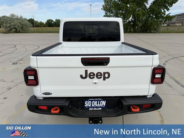 New 2026 Bright White Clear-Coat Exterior Paint Jeep Mojave X image 4