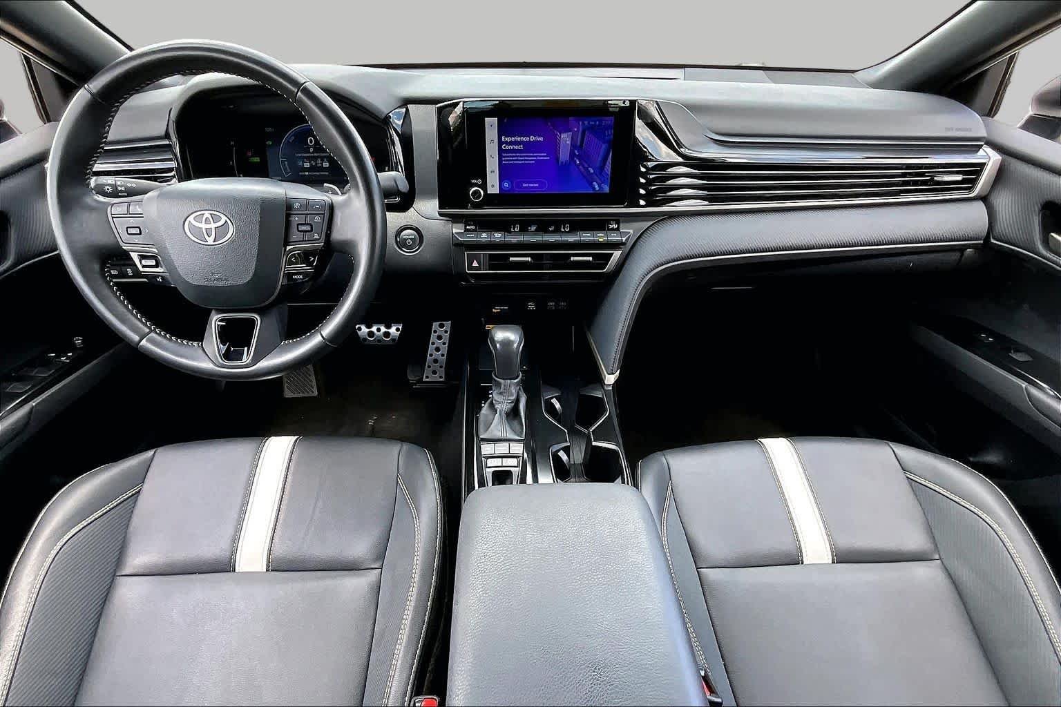 Used 2025 Ice Cap Toyota SE image 15