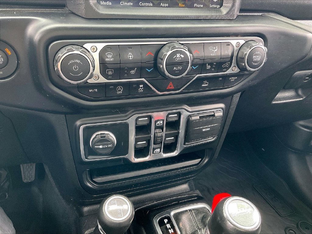 Used 2022 Silver Zynith Clearcoat Jeep Overland image 24