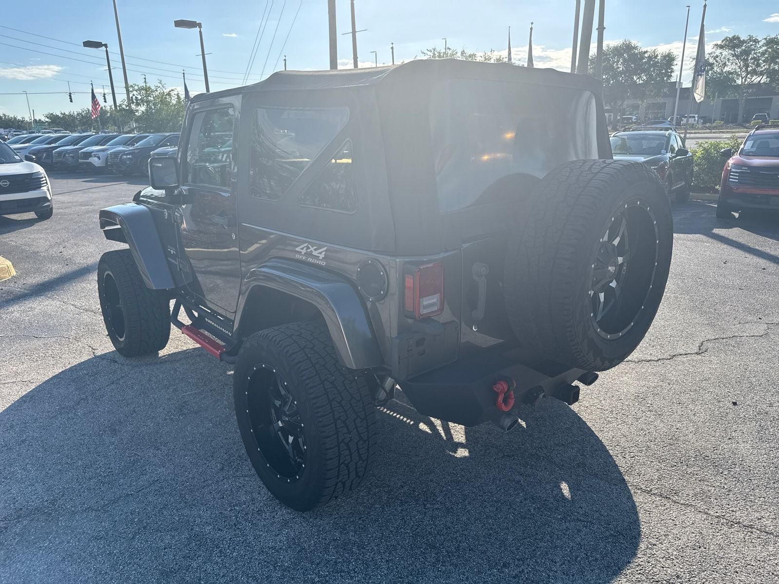 Used 2017 Gray Jeep Sahara image 7