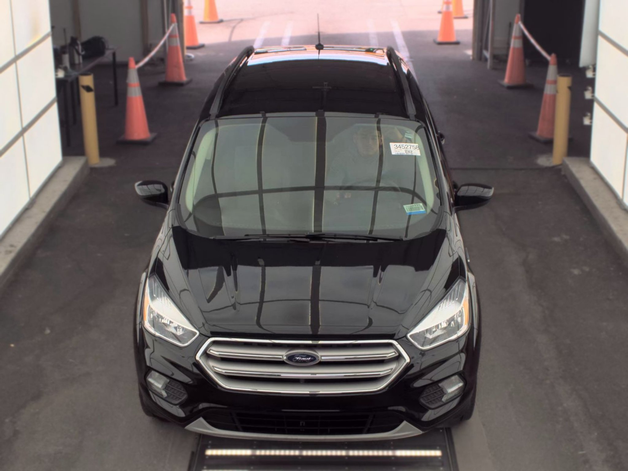 Used 2018 Ford Escape SE with VIN 1FMCU0GDXJUC16941 for sale in Manhattan, KS