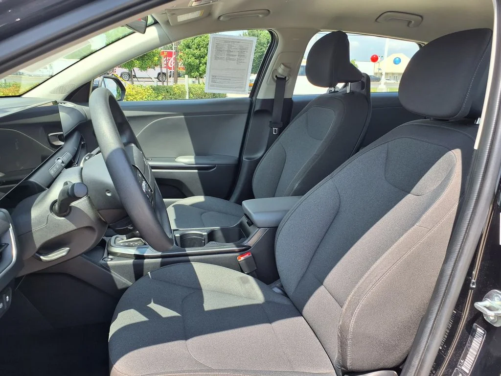 Used 2025 Black Kia LXS image 15
