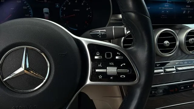Used 2021  Mercedes-Benz GLC 300 image 22