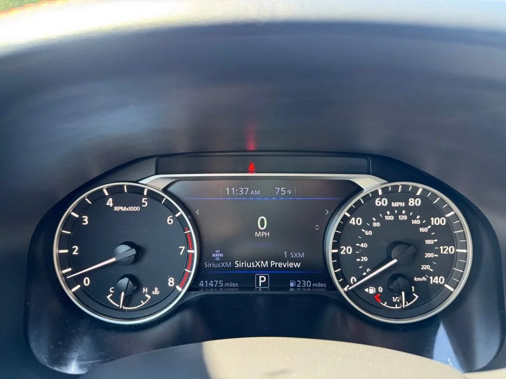 Used 2021 Qab/ White Tricoat Nissan 2.5 SR image 17