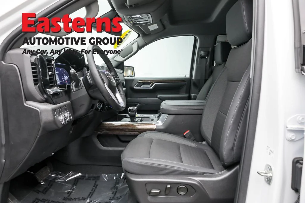 Used 2025 White GMC Elevation image 9