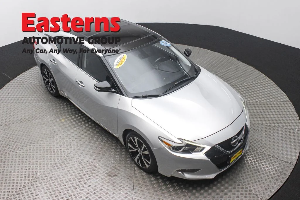 Used 2018 Silver Nissan Platinum image 3