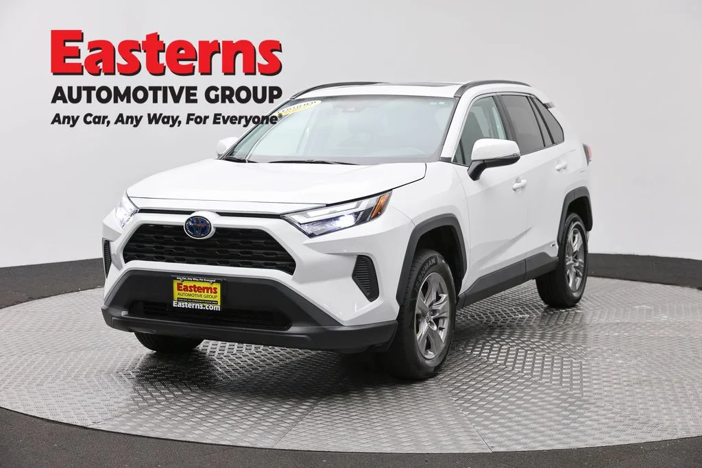 Used 2024 White Toyota XLE image 1