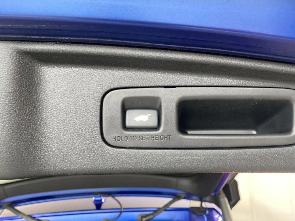 Used 2024 Canyon River Blue Metallic Honda EX-L image 18