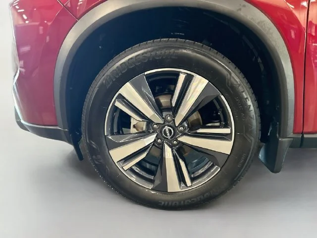 Used 2025 Red Nissan SL image 41