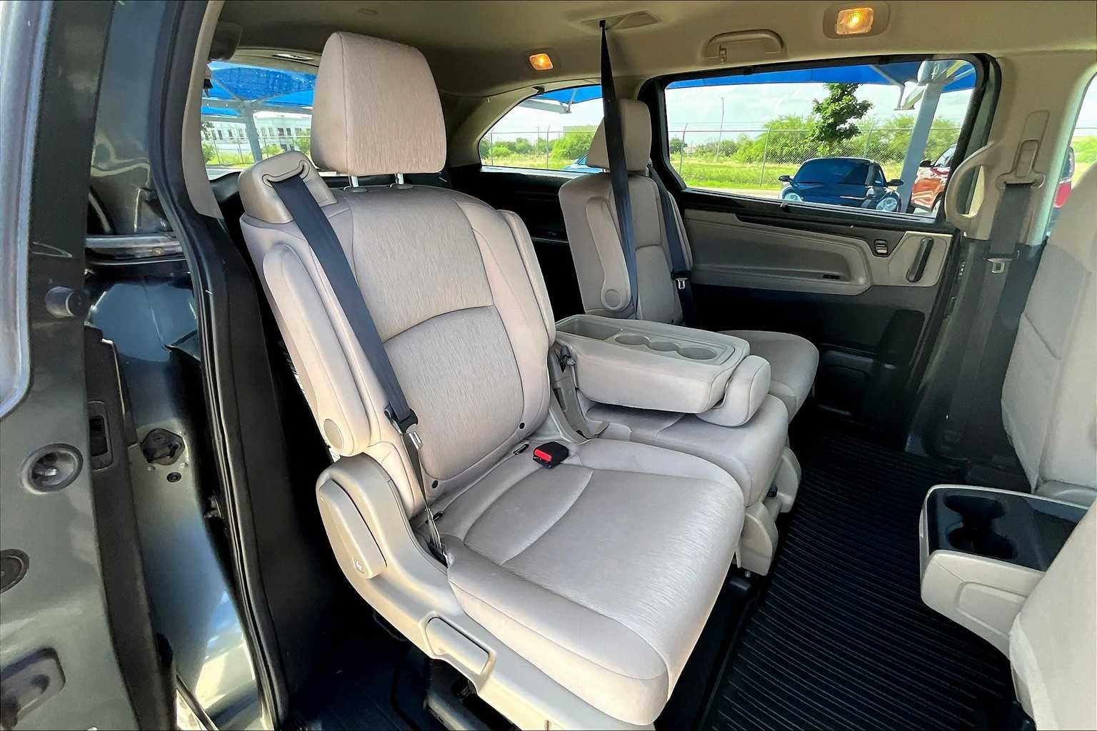 Used 2018 Modern Steel Metallic Honda EX image 19