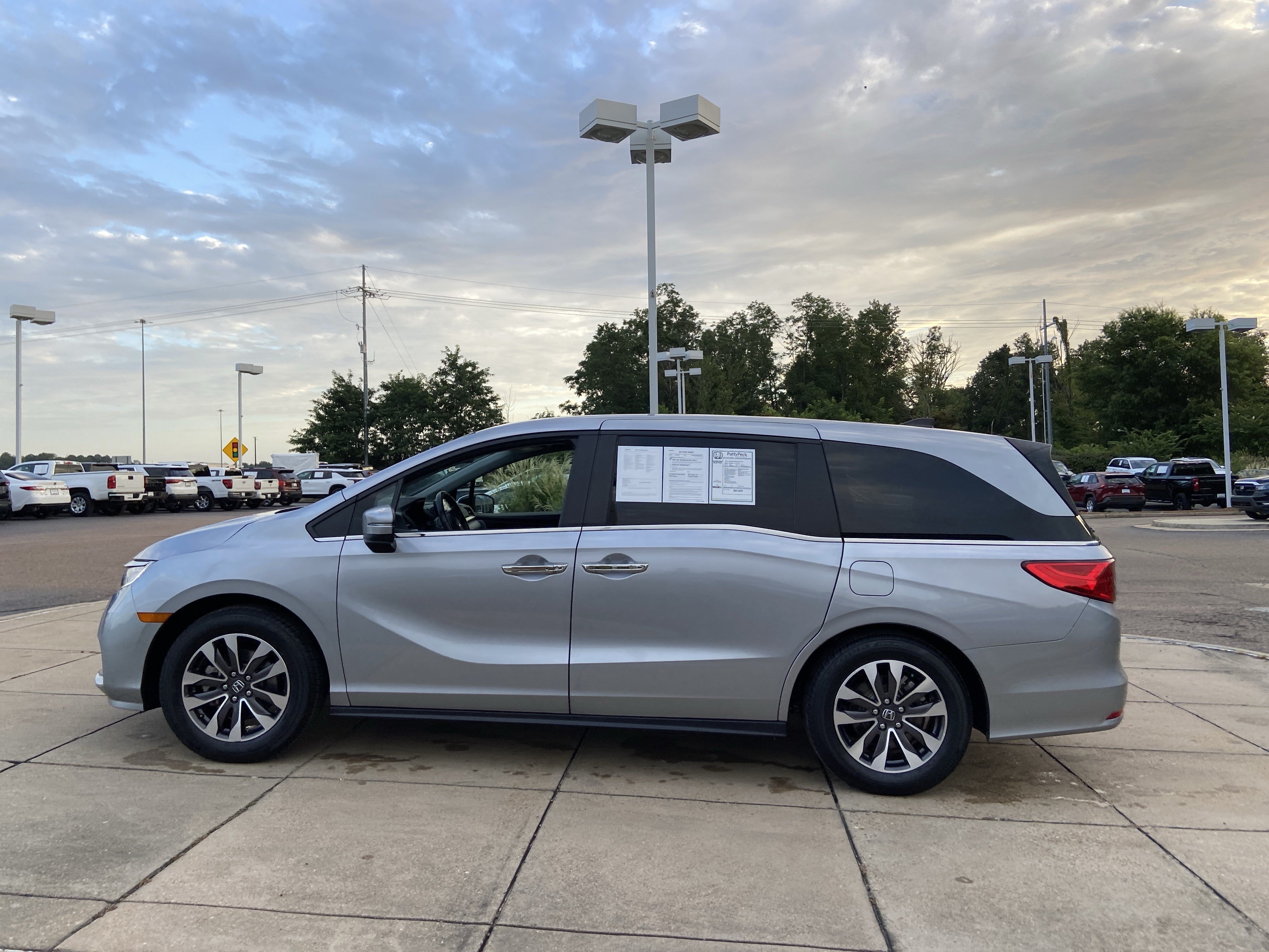 Used 2021 Lunar Silver Metallic Honda EX-L image 7