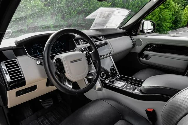 Used 2019 White Land Rover 5.0L V8 Supercharged image 3
