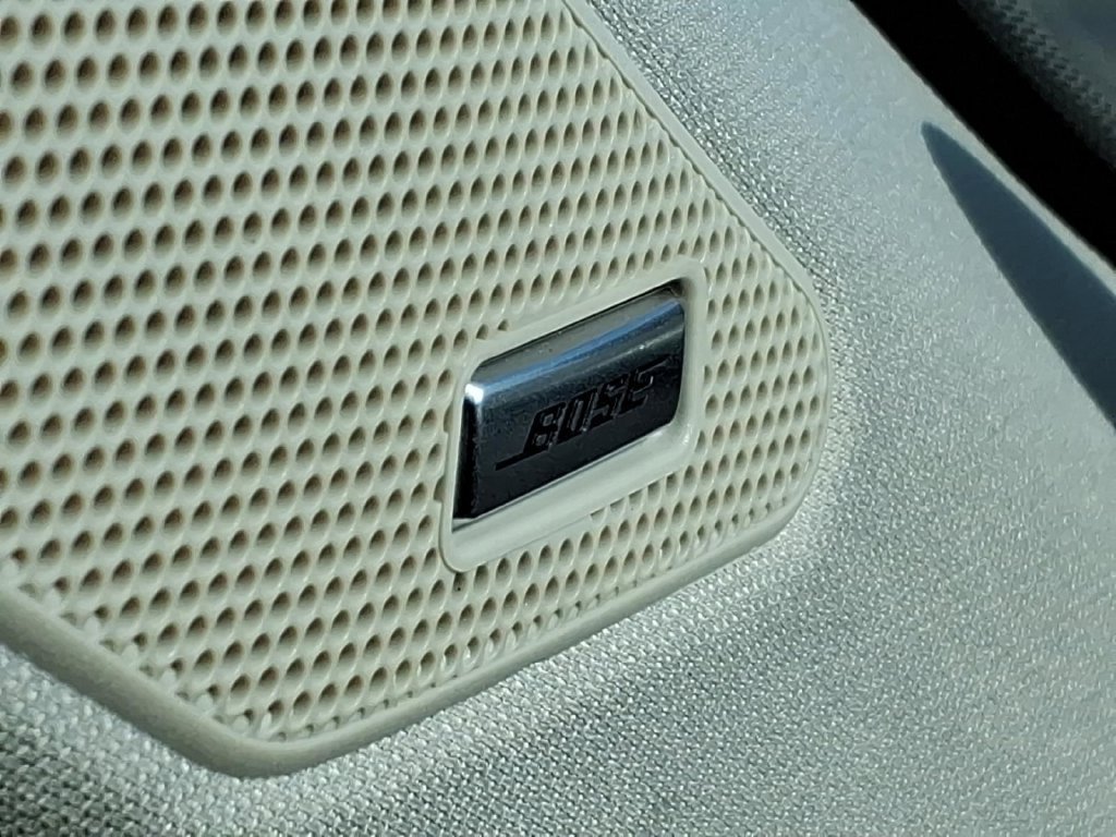 Used 2023 Pearl White Nissan SL premium w/heated leather seats & pano roof image 35