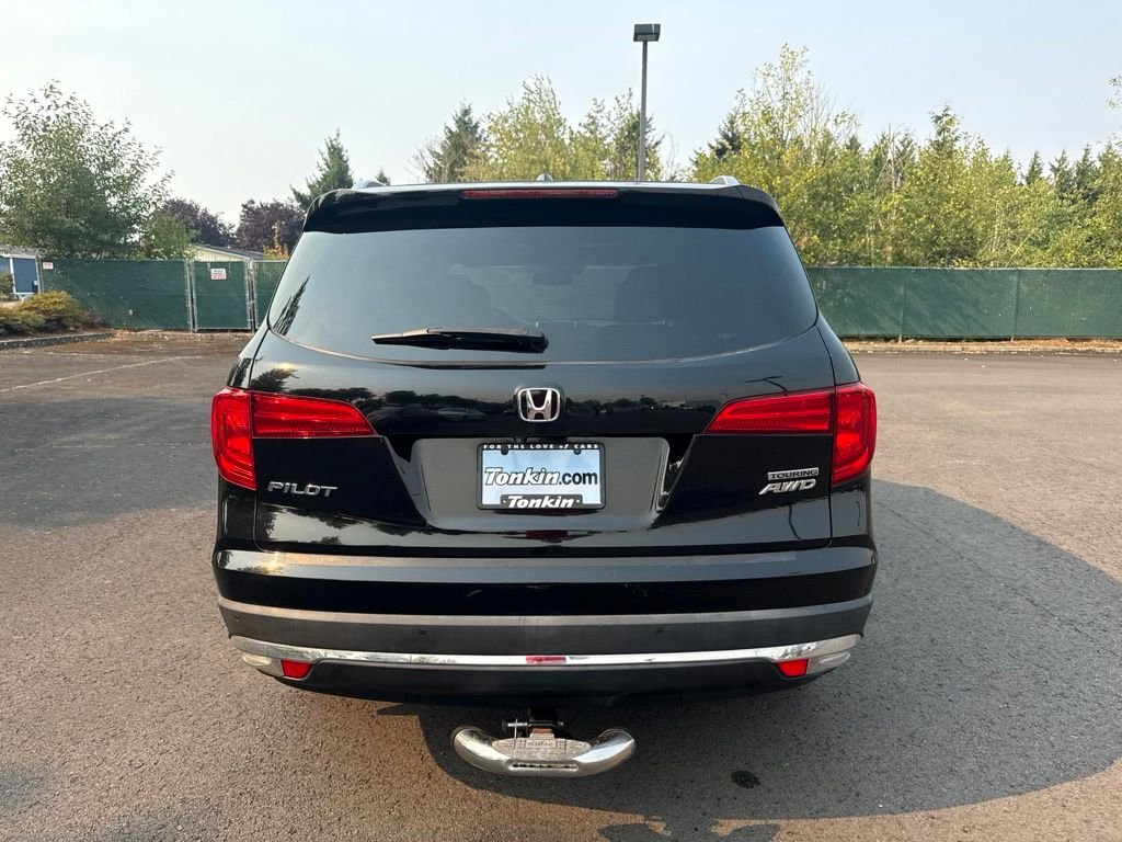 Used 2017 Crystal Black Pearl Honda Touring image 6