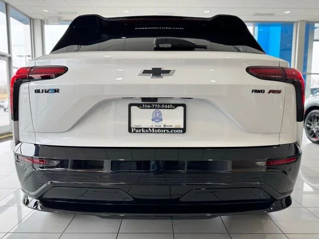 New 2025 Iridescent Pearl Tricoat Chevrolet RS image 13