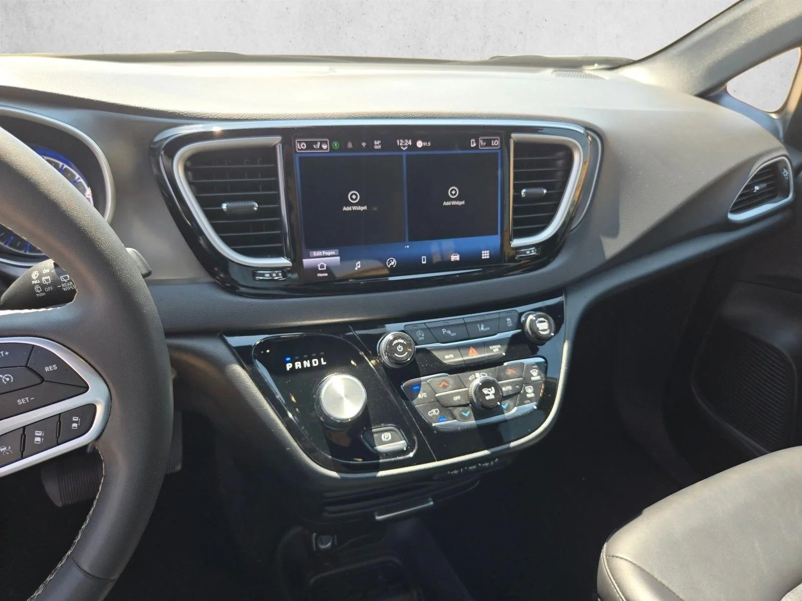 Used 2025 Ceramic Gray Clearcoat Chrysler Select image 12