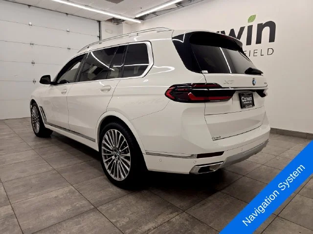 Used 2025 Alpine White BMW xDrive40i image 3