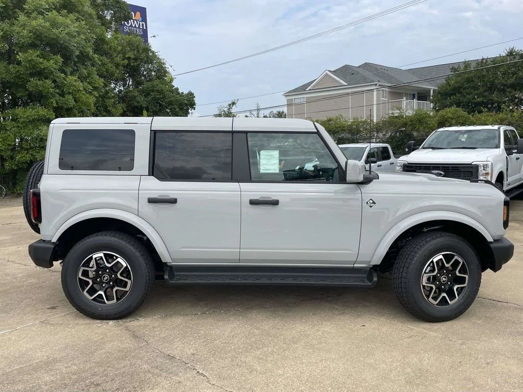 New 2026 Avalanche Gray Ford Outer Banks image 2