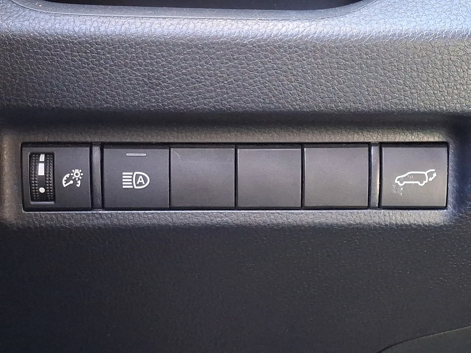 Used 2021 White Toyota XLE image 26