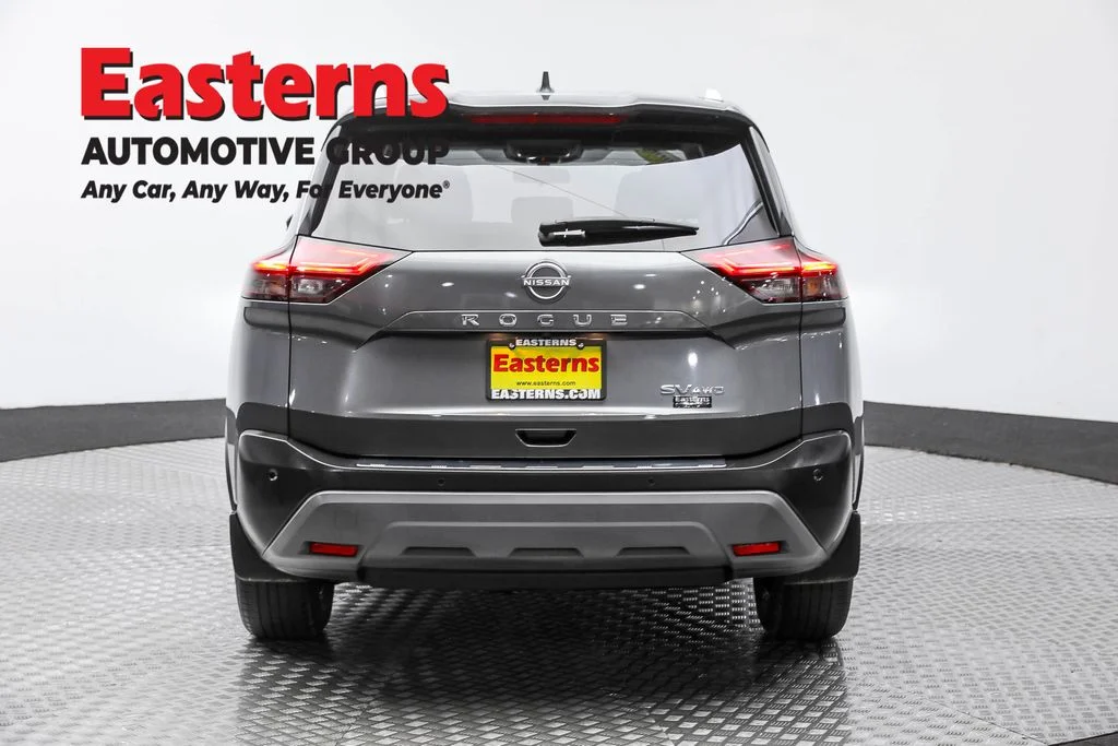 Used 2022 Gray Nissan SV image 6