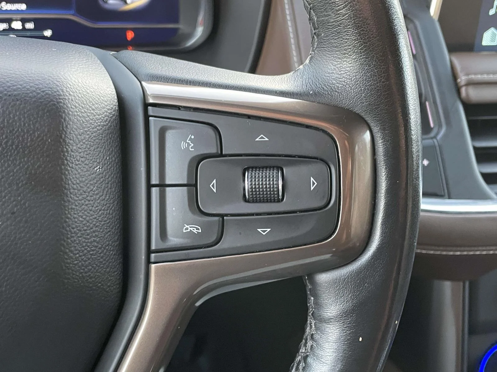 Used 2022 Iridescent Pearl Tricoat Chevrolet High Country image 11