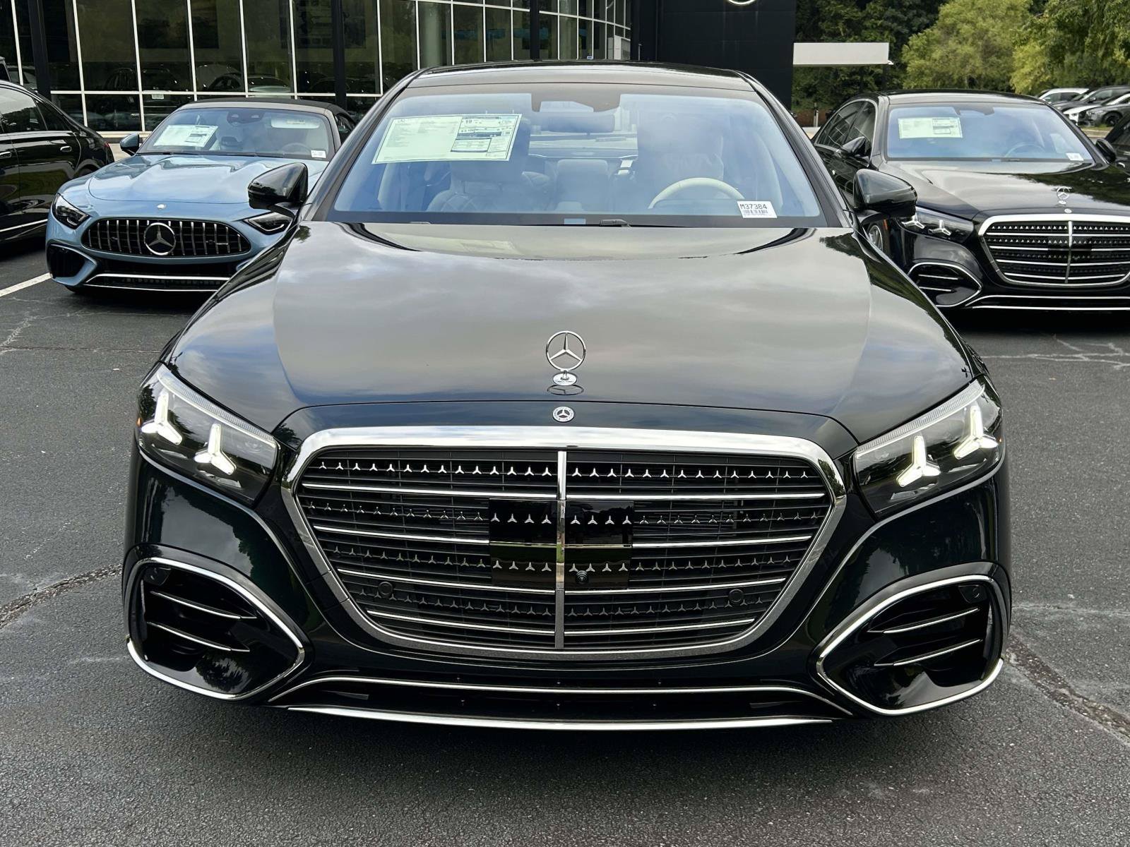New 2027 Emerald Green Metallic Mercedes-Benz S 580 4MATIC® Sedan image 3