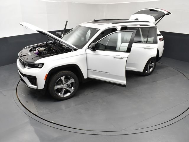 New 2026 Bright White Clear-Coat Exterior Paint Jeep Limited image 27