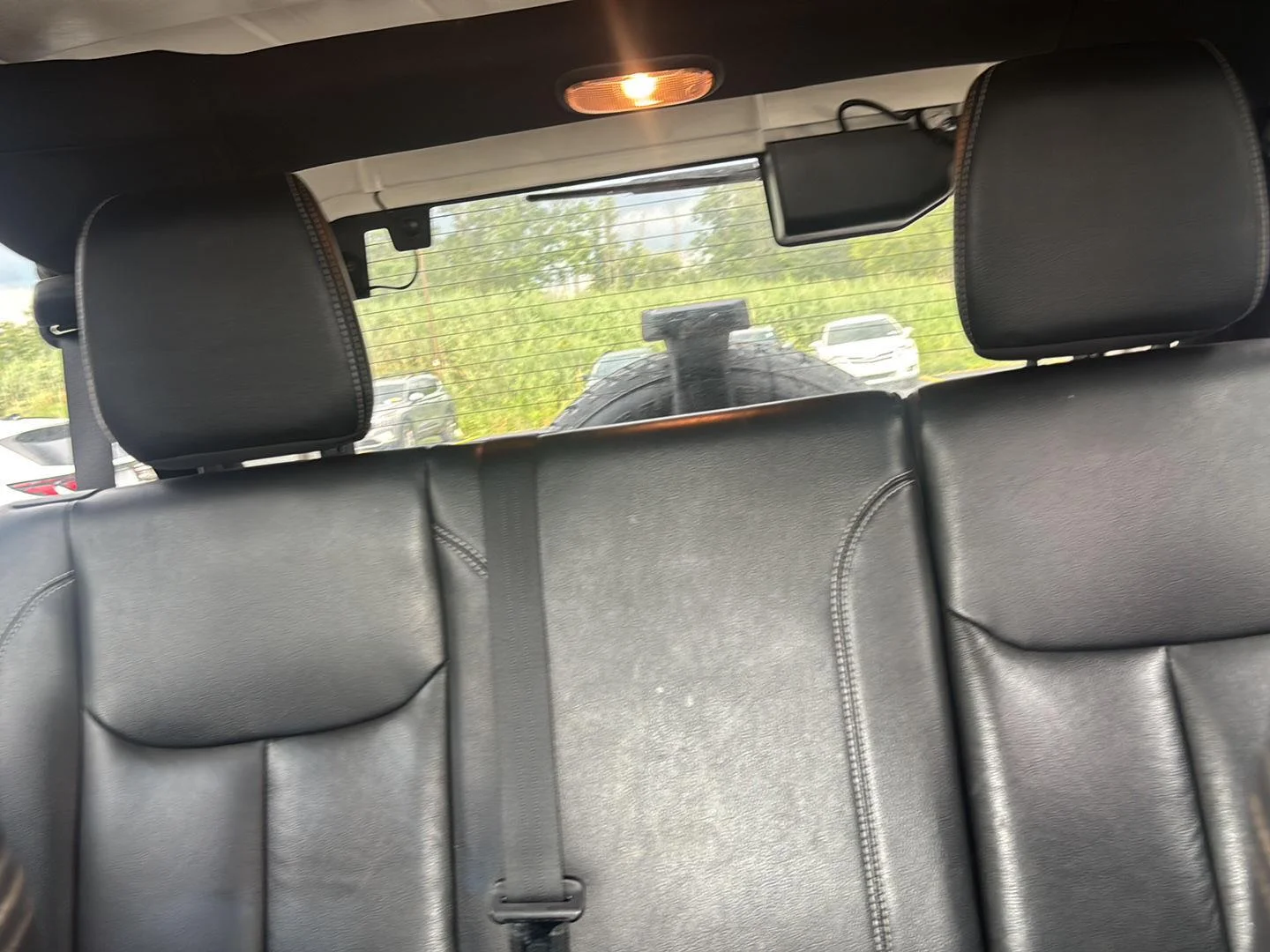 Used 2018 Billet Metallic Jeep Sahara image 12