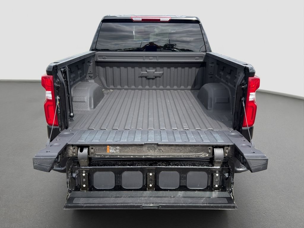 Used 2025 Black Chevrolet RST image 20
