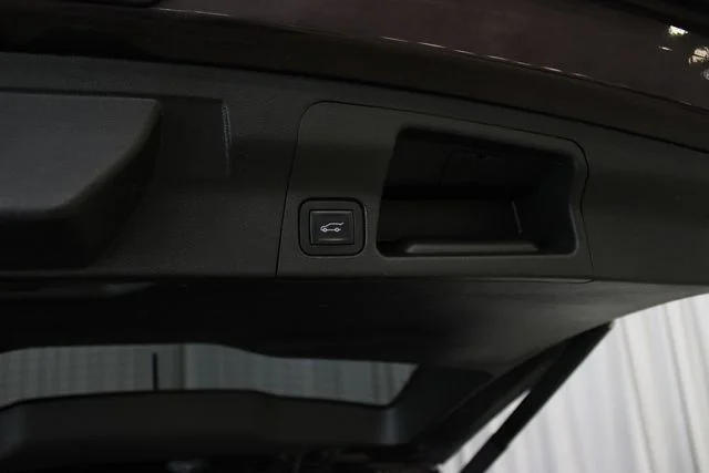 Used 2017 Red GMC SLE-2 image 33
