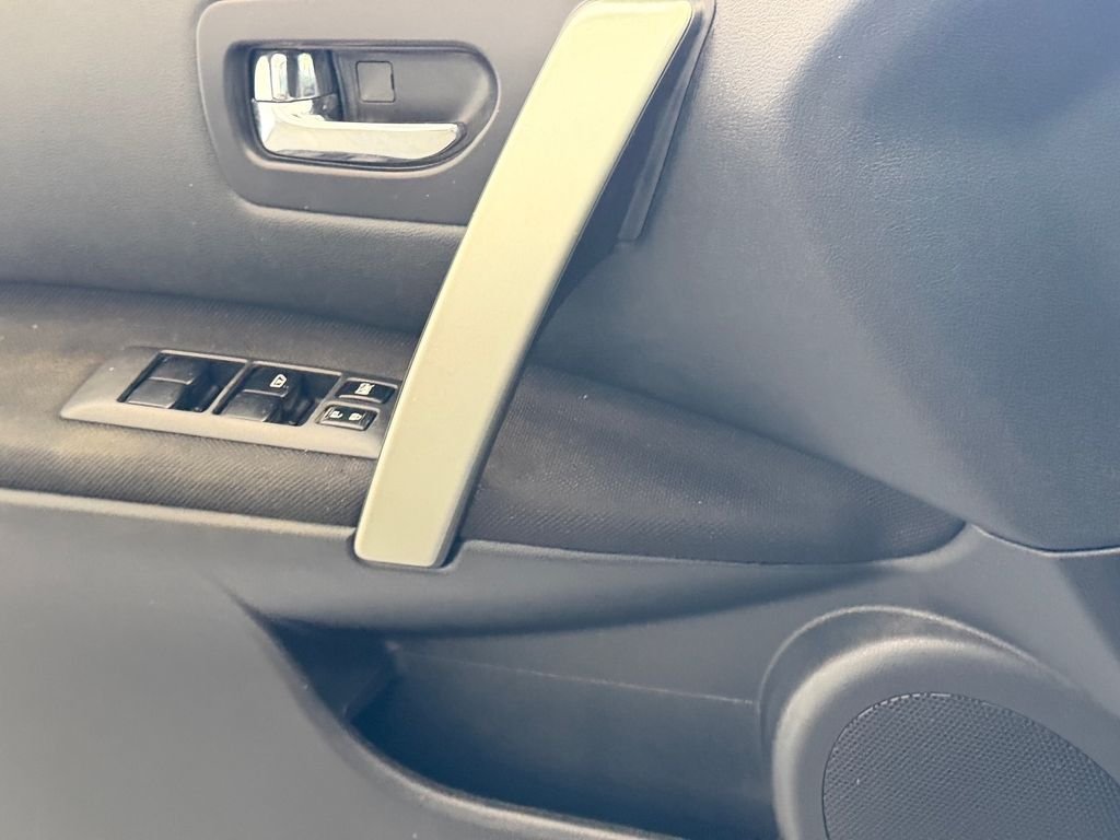 Used 2011 Gray Nissan SV image 22
