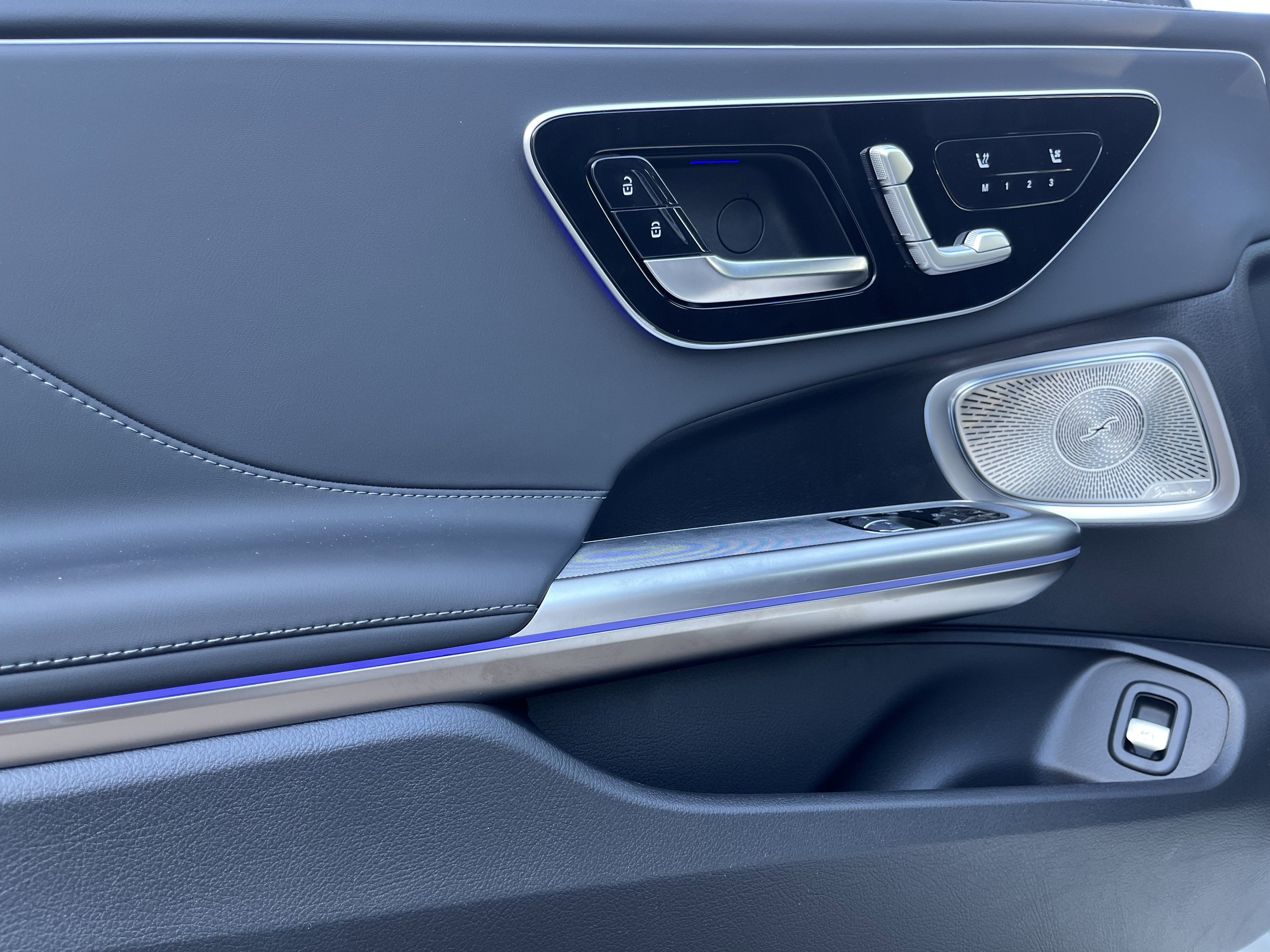 New 2026 MANUFAKTUR Moonlight White Metallic Mercedes-Benz AMG® CLE 53 image 42