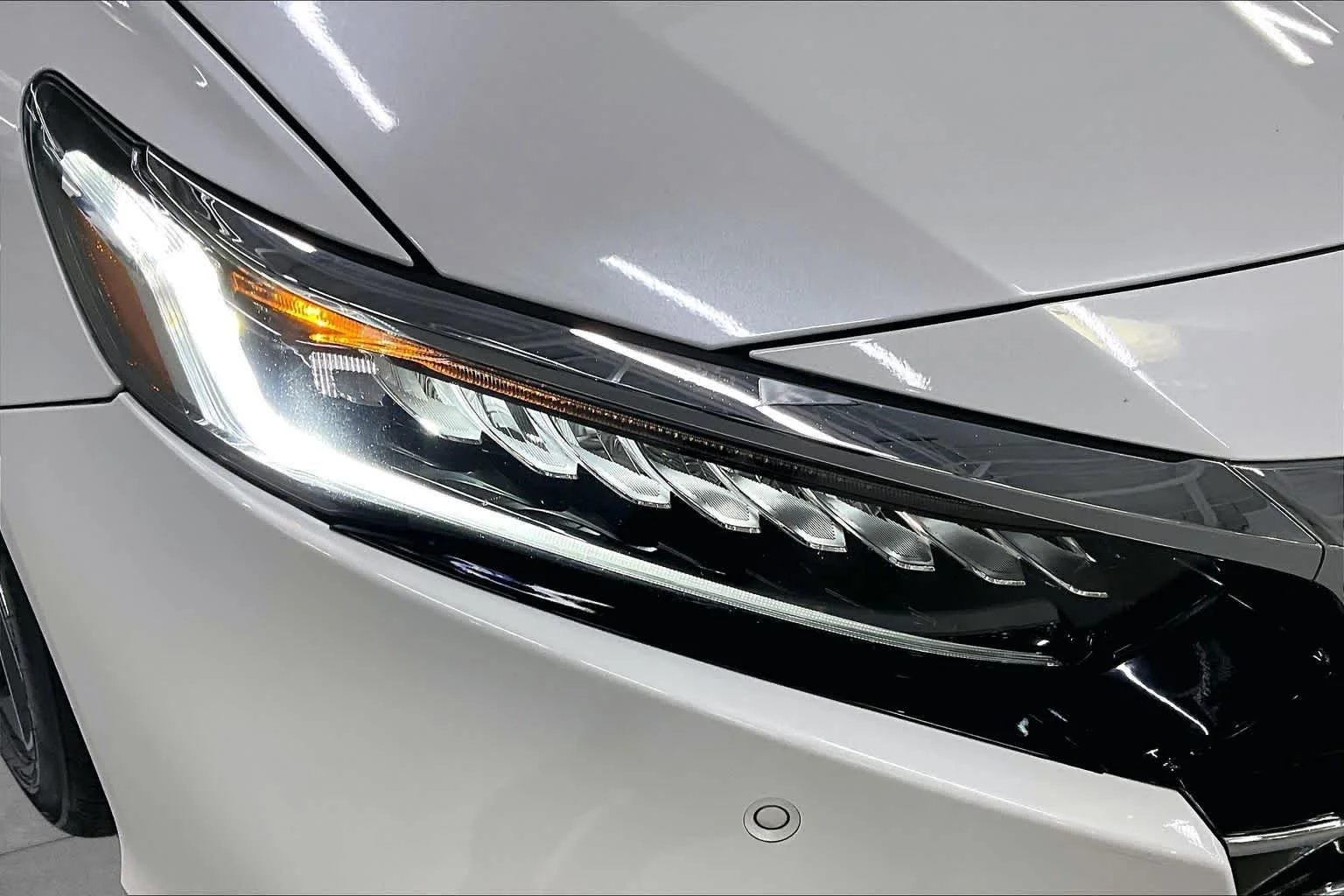 Used 2022 Platinum White Pearl Honda EX-L image 26