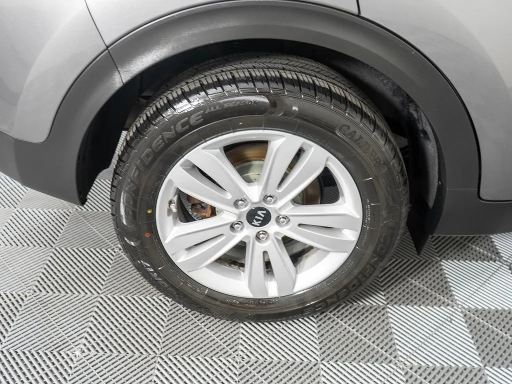 Used 2018 Silver Kia LX image 28