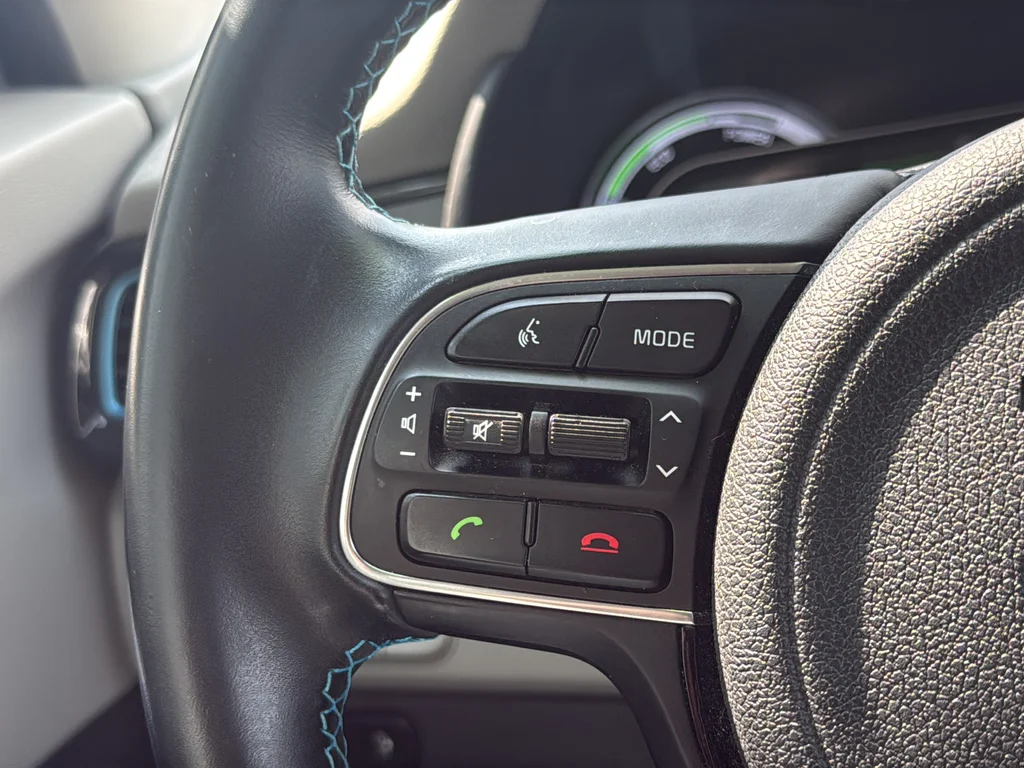 Used 2019 White Kia EX image 45