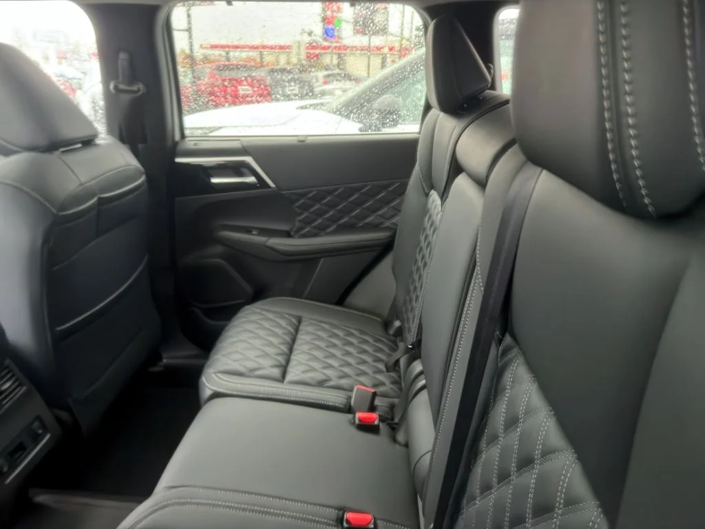 2025 Mitsubishi Outlander Plug-in Hybrid SEL - Photo 9